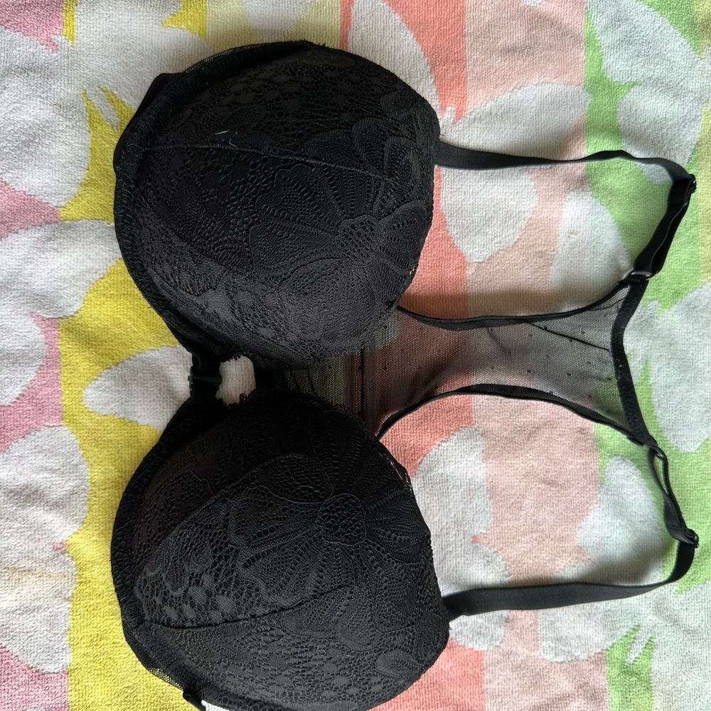 Victoria’s Secret push-up bra. Front closure. Black. 34D